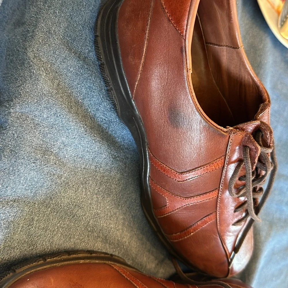 Allen Edmonds leather Traveler men’s Sneakers size 9 1/2
Price is firm - Picture 4 of 13